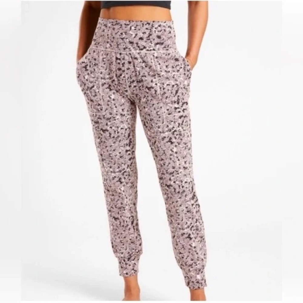Athleta Salutation Textured Joggers